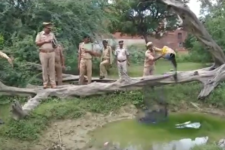 बारूद के ढ़ेर पर एटा !