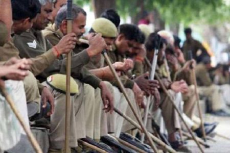 यूपी पुलिस ने 25 हजार होमगार्डो को एक झटके में किया बेरोजगार