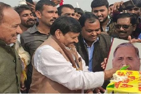 शिवपाल ने सैफई में मनाया मुलायम का जन्मदिन, नहीं पहुंचा परिवार