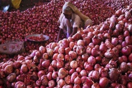 एक बार फिर महंगा हुआ प्याज, 90 रुपये प्रति किलो पहुंचा