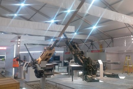 अपर मुख्य सचिव को सौपे गए डिफेंस एक्सपो 2020 पर आधारित डाक टिकट