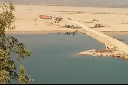 खनन पट्टा MP में और बालू खनन UP में,रोजना 200 से 300 तक लोड हो रहे ट्रक