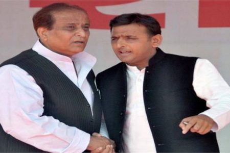 सीतापुरः आजम खान से मिलने जेल पहुंचे अखिलेश यादव