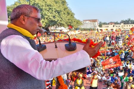 पूर्व मंत्री राजभर व बाबू सिंह कुशवाहा समेत कई नेताओं पर FIR दर्ज