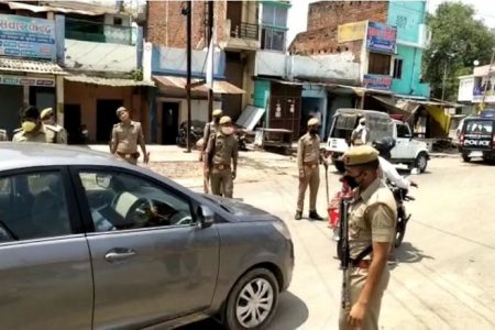 लॉकडाउन का पाठ पढ़ने सड़क पर उतरे SP साहब