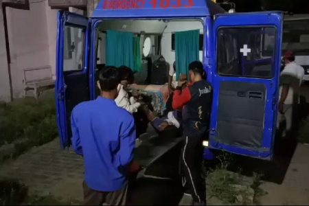 दर्दनाक हादसाः मजदूरों से भरी DCM खंती में गिरी
