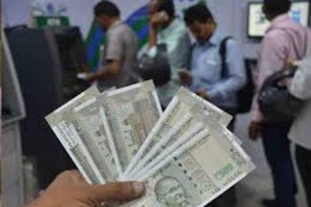 बैंक में पैसा जमा करती रही पहली शीला, मोदी ने भेजा है समझकर निकालती रही दूसरी शीला