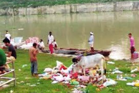 लखनऊ: “Mother’s day” पर गोमती नदी में चलाया गया स्वच्छता अभियान