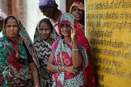 योगी सरकार ग्रामीण महिलाओं को बनाएगी आत्मनिर्भर, जानें कैसे…