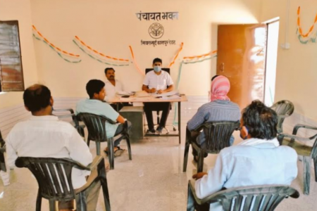 सीडीओ ने बाहर से आये मजदूरों को 6296 नए जॉब कार्ड बनवाकर दिया रोजगार