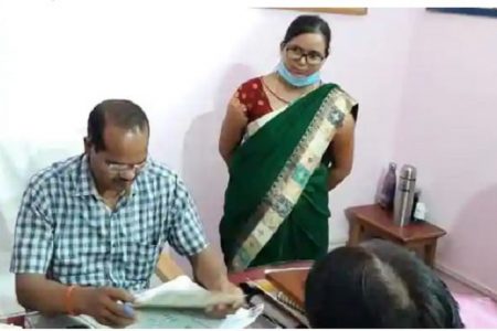 फर्ची टीचर केसः अनामिका ने खोली पोल, अधिकारियों पर कार्रवाई तय