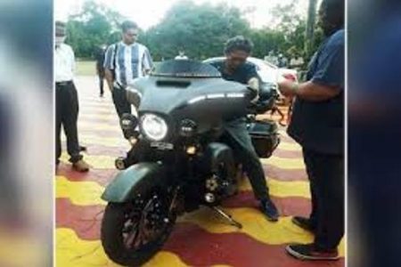 मॉर्निंग वॉक पर निकले थे CJI, हार्ले डेविडसन देख बन गए बाइकर