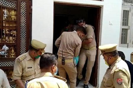एटा में पति-पत्नी की गोली मारकर हत्या…