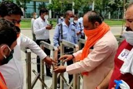 चीनी कंपनी के खिलाफ प्रदर्शन कर रहे थे हिंदू रक्षा दल के लोग, 30 के खिलाफ केस