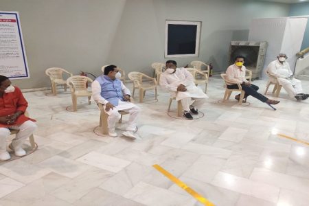 बडी खबरः 206 विधायकों पर कोरोना का खतरा !