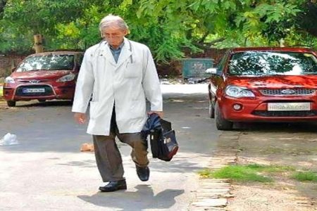 इस शख्स को लोग कहते हैं महापुरुष व भगवान, दिल जीतने वाले है इनके काम