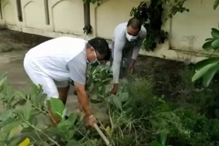 SP की अनोखी पहल, फावड़ा चलाकर की इस अभियान की शुरुआत