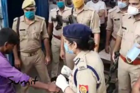 सीतापुरः IG लक्ष्मी सिंह का औचक निरीक्षण…
