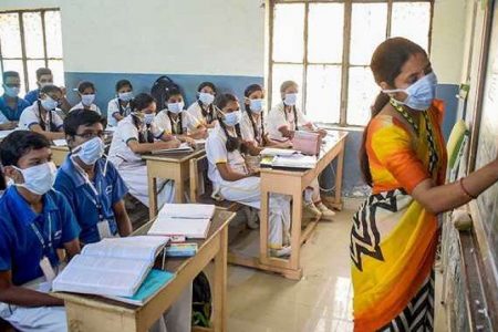 सरकार का बड़ा फैसला, इस साल फीस नहीं बढ़ा सकेंगे स्कूल…