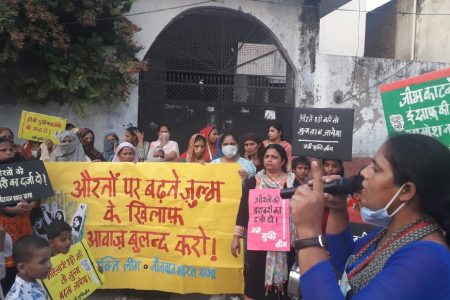 हाथरस और बलरामपुर की घटनाओं के ख़ि‍लाफ़ प्रदर्शन, मुख्‍यमंत्री के इस्‍तीफ़े की माँग