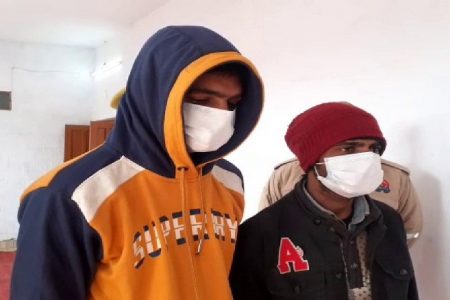 नौकरी के नाम पर ठगी करने वाले 2 शातिर अपराधी गिरफ्तार