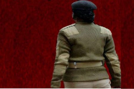 यूपीः एक और महिला सिपाही ने की आत्महत्या, फंदे से लटकता मिला शव