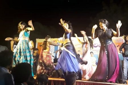 बारात में बार बालाओं के संग डांस को लेकर जमकर हुआ बवाल, कई घायल