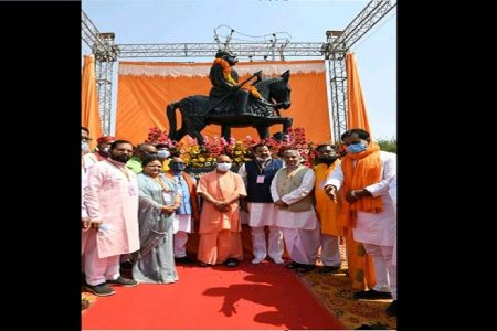 सीएम योगी ने महाराणा प्रताप की मूर्ति का किया अनावरण
