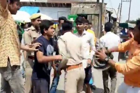 BJP कार्यकर्ताओं ने सिपाही को बेरहमी से पीटा !, Video हुआ वायरल…