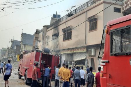 शार्ट सर्किट से लगी भीषण आग , तीन करोड़ की संपत्ति जलकर खाक