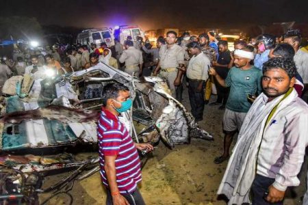 कानपुर में बड़ा हादसा, सवारियों से भारी बस लोडर में भिड़ंत, 17 की मौत…