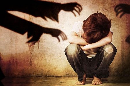 शर्मनाक ! 2 युवकों ने नाबालिग बच्चे के साथ किया कुकर्म, हालत गंभीर