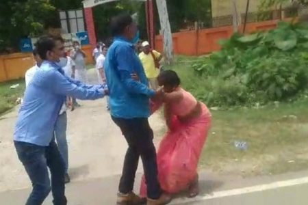 यूपी ब्लॉक प्रमुख चुनाव: महिला के साथ बदसलूकी व साड़ी खींचने वालों पर बड़ी कार्रवाई…