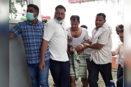 10 हजार की रिश्वत लेते पकड़ गया दारोगा, बनियान व तौलिया में ही उठा ले गई एंटी करप्शन की टीम…