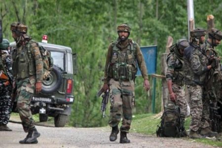 जम्मू-कश्मीर के बडगाम में हुई मुठभेड़ में मारा गया आतंकी शाकिर बशीर