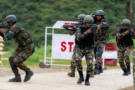 सेना ने 24 घंटे में लिया 5 जवानों की शहादत का बदला, मुठभेड़ में पांच आतंकियों को मार गिराया