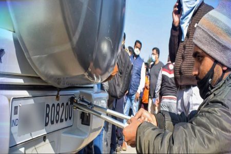 बिना HSRP वाले वाहनों पर कसने लगा शिकंजा, एक दिन में कट गए इतने चालान