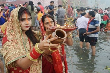 Chhath Puja: नहाय खाय के साथ शुरू हुआ लोक आस्था का महापर्व छठ, जानें मुहुर्त और शुभ योग
