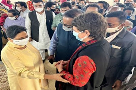 BSP सुप्रीमो मायावती की मां को प्रियंका गांधी ने दी श्रद्धांजलि, CM योगी ने जताया दुख