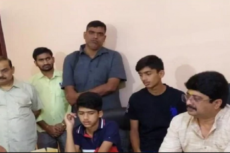 राजा भैया के दोनों बेटों ने संभाला मोर्चा, पिता के लिए ऐसे बना रहे चुनावी रणनीति