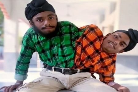 Punjab chunav: शरीर से जुड़े भाइयों ने पहली बार किया मतदान, प्रेर‍णादायी है इनकी कहानी