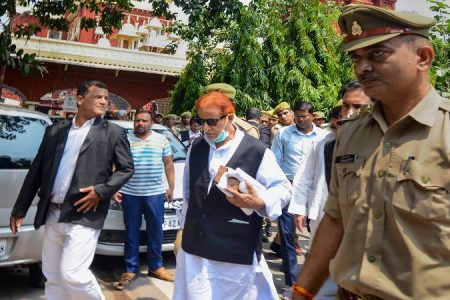 सपा नेता आजम खान को सुप्रीम कोर्ट से मिली जमानत, 27 महीने बाद जेल से हुए रिहा
