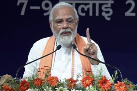 काशी में बोले पीएम मोदी- शॉर्टकट से कुछ नेताओं का भला हो सकता है, देश का नहीं