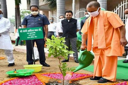 मुख्यमंत्री ने शुरू किया मेगा वृक्षारोपण अभियान, 15 अगस्त तक 35 करोड़ पौधे लगाने का लक्ष्य