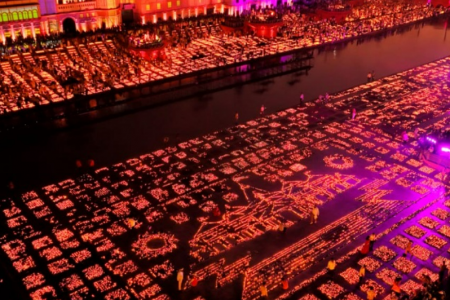Ayodhya Deepotsav: दीपोत्सव में बना वर्ल्ड रिकार्ड, 17 लाख दीपकों से जगमग हुई अयोध्या