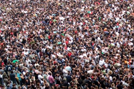 World Population: दुनिया की आबादी 8 अरब के पार, जानें चीन से अब कितना पीछे है भारत