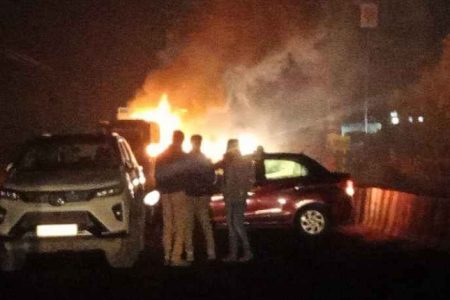 यूपी में कंझावला जैसा कांड, ट्रक ने महिला को 3 किमी तक घसीटा, हुई दर्दनाक मौत