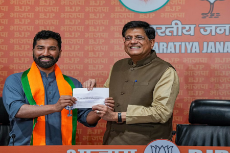 कांग्रेस को बड़ा झटकाः पूर्व रक्षा मंत्री का बेटा भाजपा में हुआ शामिल