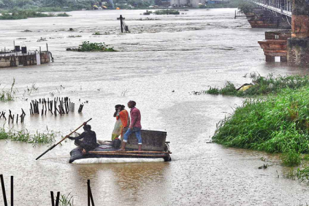 Delhi Flood: भारी बारिश के बाद दिल्ली में बाढ़ वाले हालात, यमुना ने तोड़ा 1978 का रेकॉर्ड