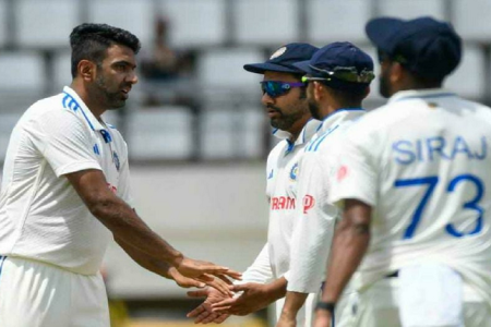 IND vs WI : डोमेनिका टेस्ट में चला अश्विन का जादू ! बाप-बेटे को आउट कर रचा इतिहास